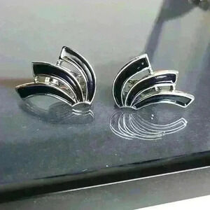 Vintage Sarah Coventry black enamel earrings in Silver Tone